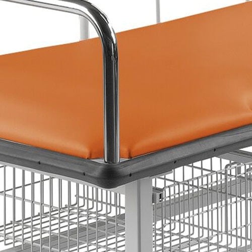 Detailansicht Aufwach- und Transportliege - stabile Konstruktion und hygienische Oberfläche - Med-Praxisbedarf