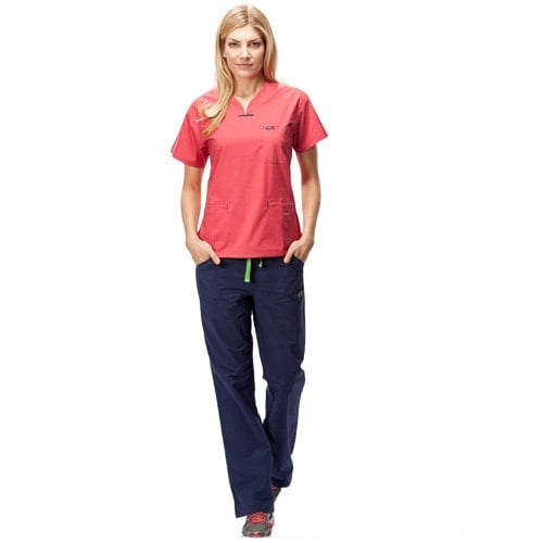 IguanaMed Quattro Flare Pant seitlich - eleganter Flare-Saum, hoher Tragekomfort - Med-Praxisbedarf