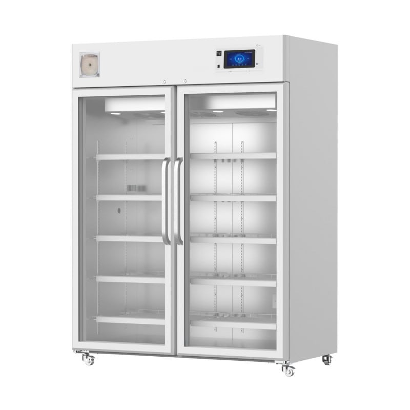 Medikamenten-Kühlschrank YC-1320 im Laborumfeld - Professioneller Kühlschrank in klinischer Umgebung - Med-Praxisbedarf