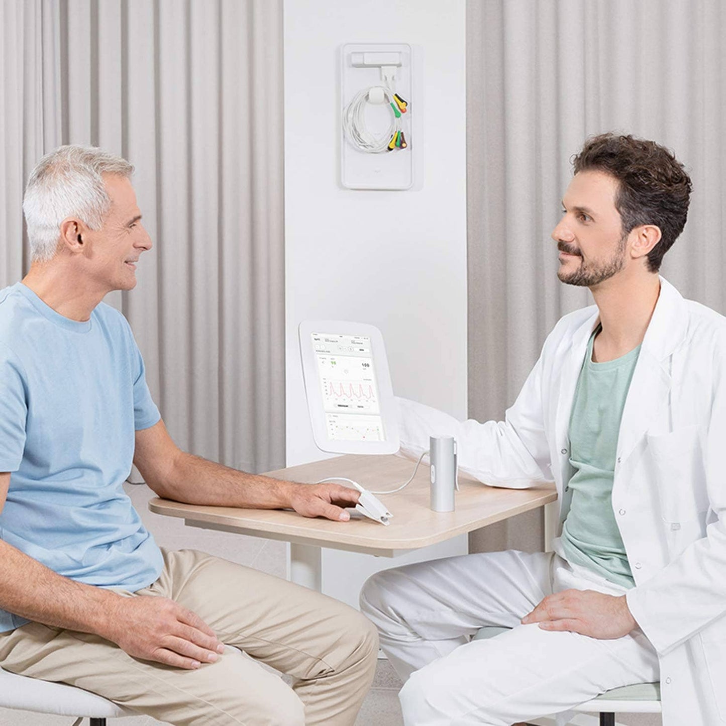 MESI mTablet SpO2 präzise Werte - klare Anzeige von Puls und Sauerstoff auf dem Bildschirm - Med-Praxisbedarf