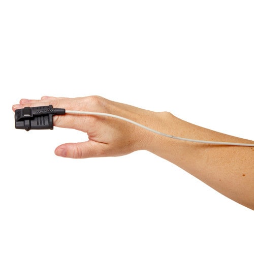 NONIN Soft-Sensor am Finger angebracht - zeigt Anwendung für konsistente Messergebnisse - Med-Praxisbedarf