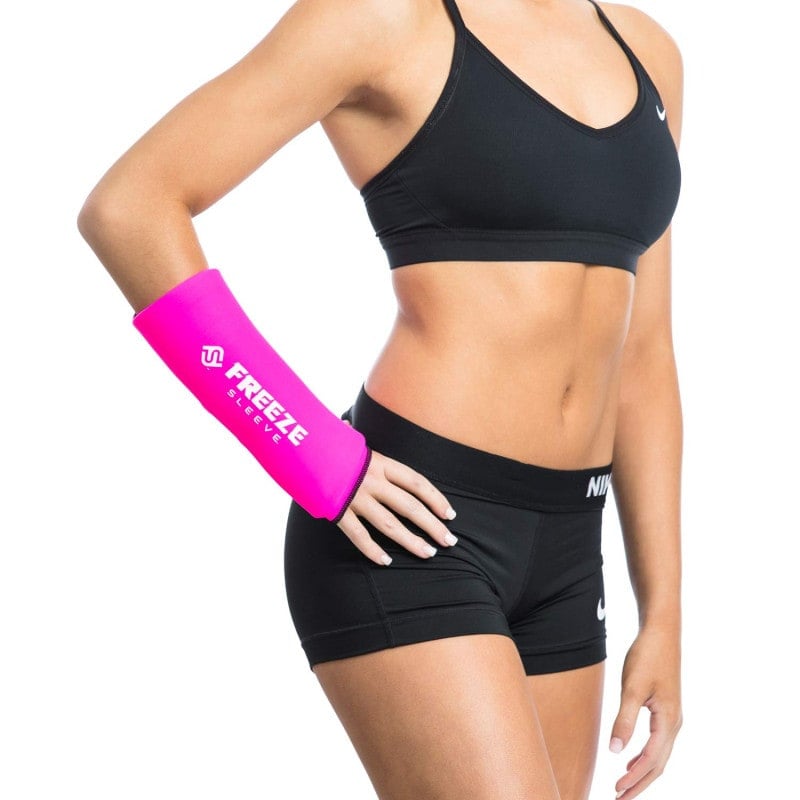 Freeze Sleeve Bandage im Einsatz - flexible Kältekompresse für Soforttherapie - Med-Praxisbedarf