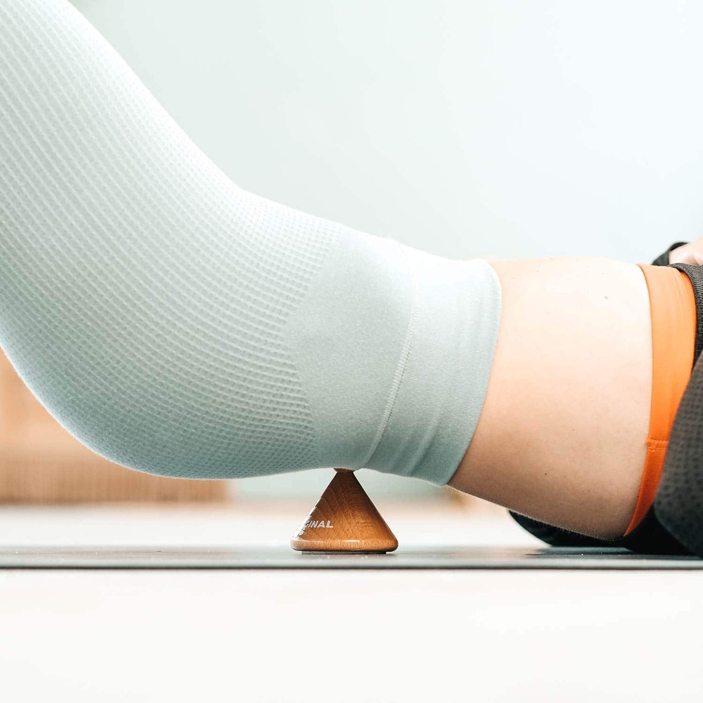 TMX TRIGGER ORIGINAL PLUS Nahaufnahme - Holzknopf für tiefen Druck in der Therapie - Med-Praxisbedarf