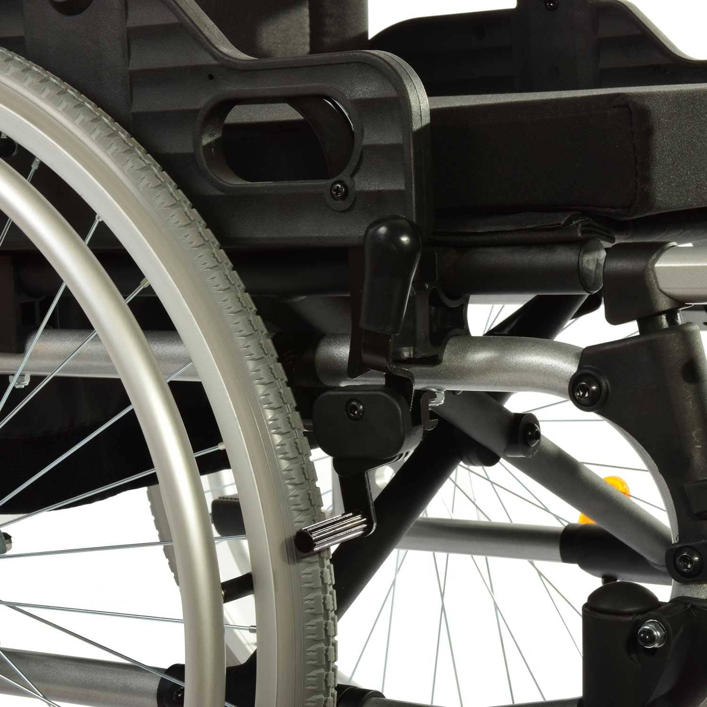 Teqler Komfort-Rollstuhl in Seitenansicht - stabile Aluminiumkonstruktion, klappbare Armlehnen - Med-Praxisbedarf