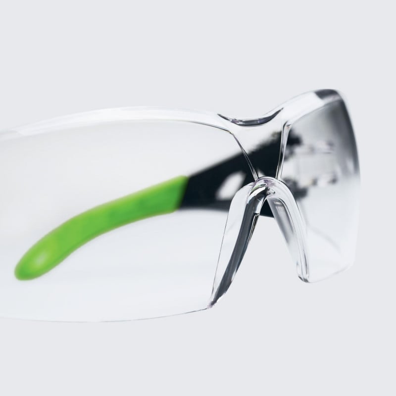 uvex pheos Schutzbrille aufgenommen - ergonomische Passform, leicht und belüftet - Med-Praxisbedarf