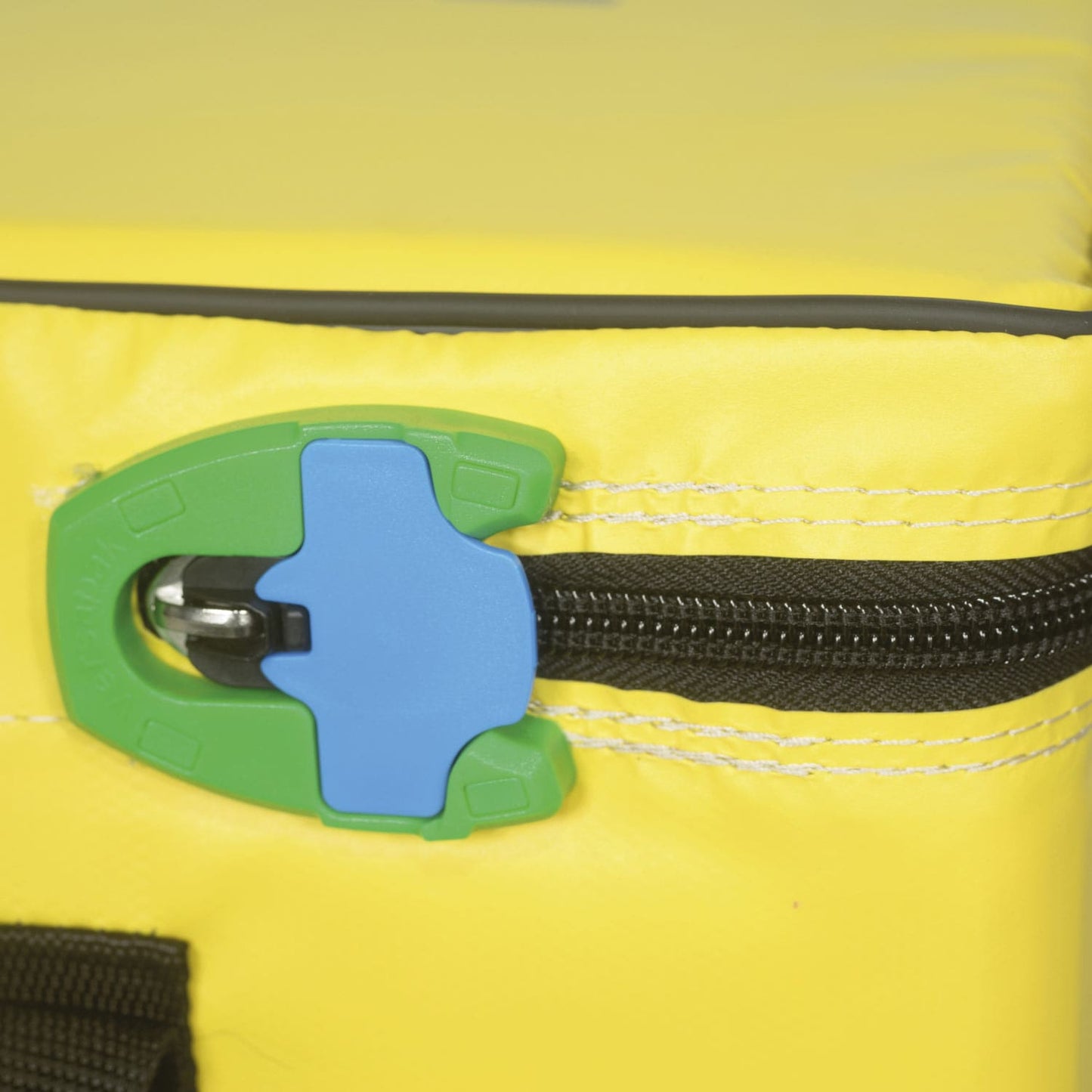 Transporttasche für Zytostatika geöffnet - Innenfach und Isolierung im Detail - Med-Praxisbedarf