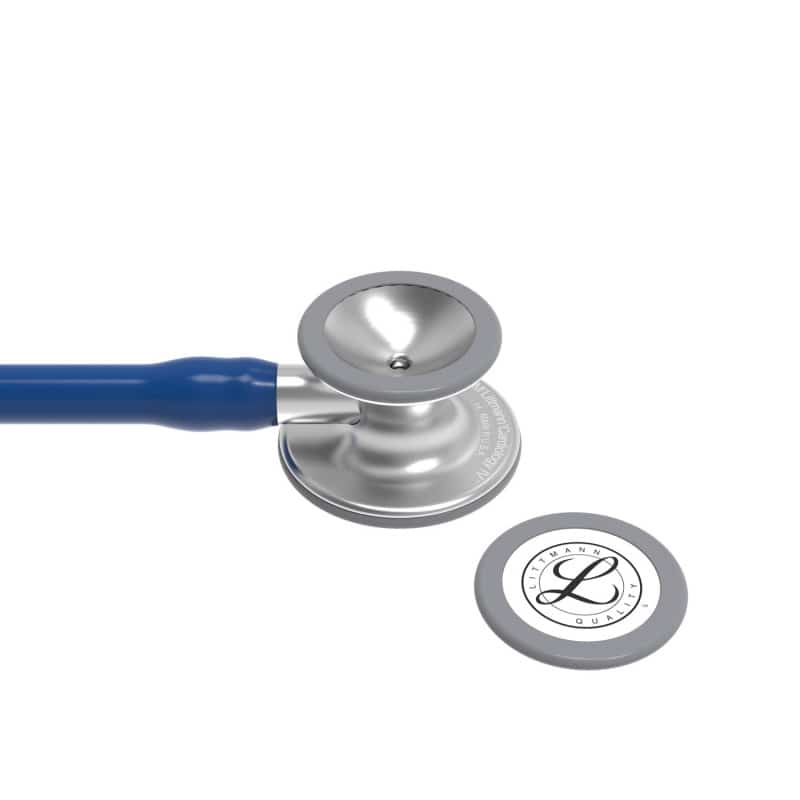 Littmann Cardiology IV Stethoskop in der Hand - zeigt Schlauchlänge und robuste Verarbeitung - Med-Praxisbedarf