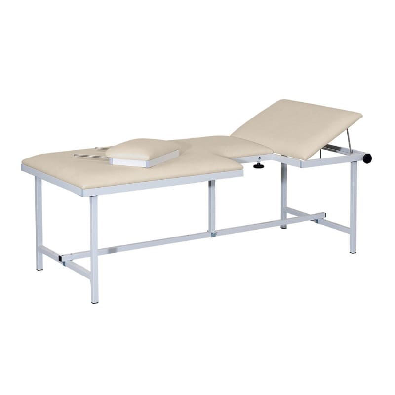 Patientenlagerung auf der AGA Echokardiographieliege - ergonomische Positionierung für präzise Herzdiagnostik - Med-Praxis...