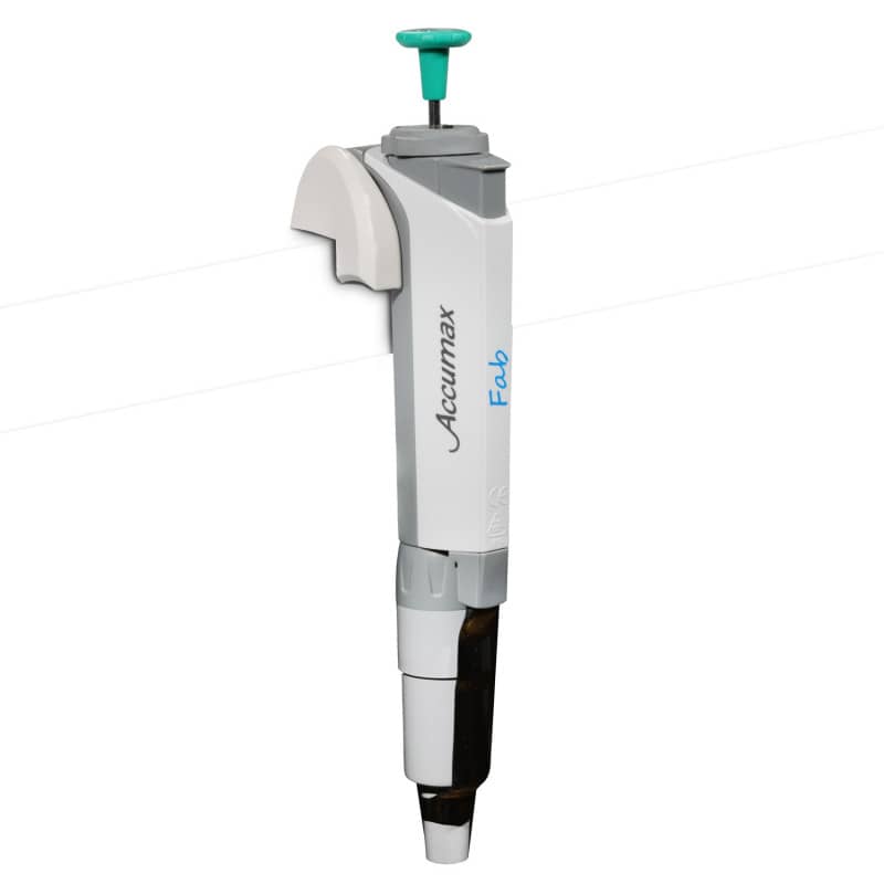 Festvolumen-Pipette FAB im Close-up - zeigt Kolbenhub und magnetische Unterstützung - Med-Praxisbedarf