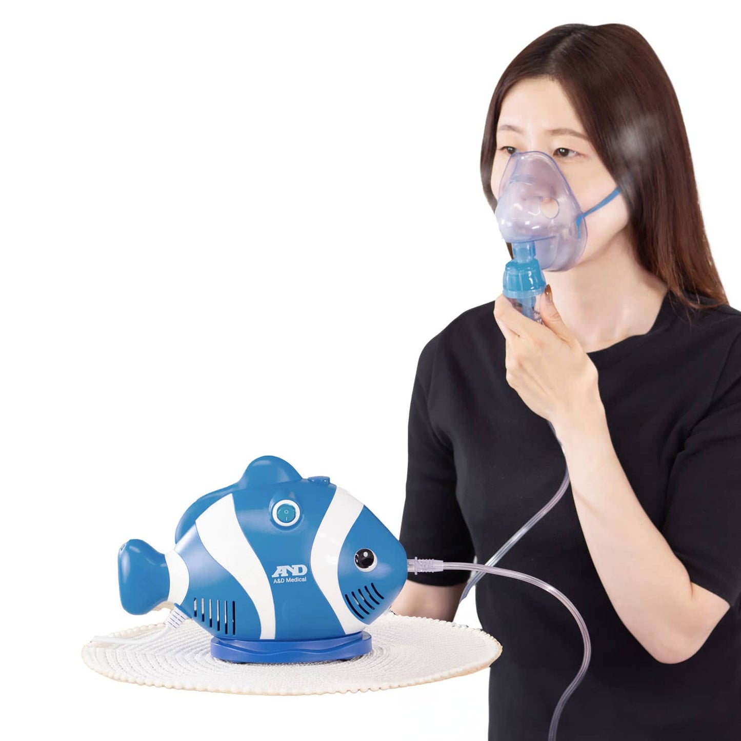 Kinder-Inhalationsgerät UN-019 in Gebrauch - Inhalator für kleine Patienten mit Maske - Med-Praxisbedarf