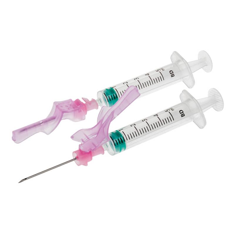 BD Eclipse Sicherheitskanülen auf Arbeitsfläche - Medizinprodukt für Praxen und Kliniken - Med-Praxisbedarf