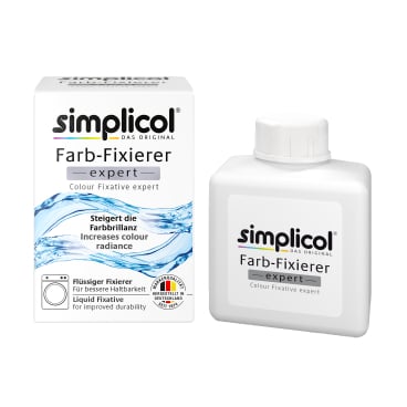 simplicol expert Farb-Fixierer - Produkt in Gebrauch zur Fixierung von eingefärbter Kleidung - Med-Praxisbedarf