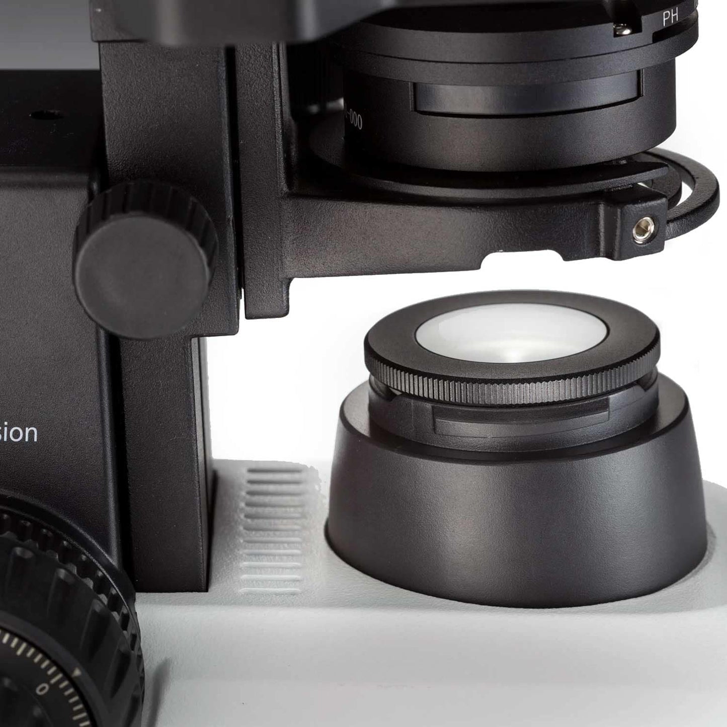 Phasenkontrast-Mikroskop Zeiss Primostar 3 - Ansicht mit Kondensor und Beleuchtungseinheit - Med-Praxisbedarf