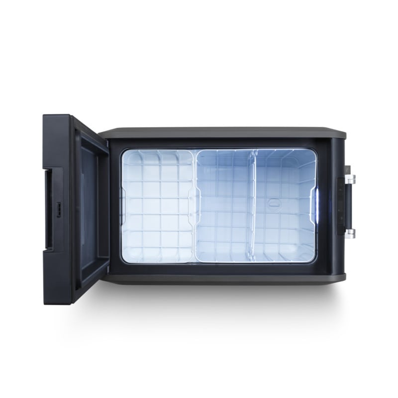 Dometic CFX5 45 Kühlbox geöffnet - Innenraum mit Beleuchtung für Medikamententransport - Med-Praxisbedarf