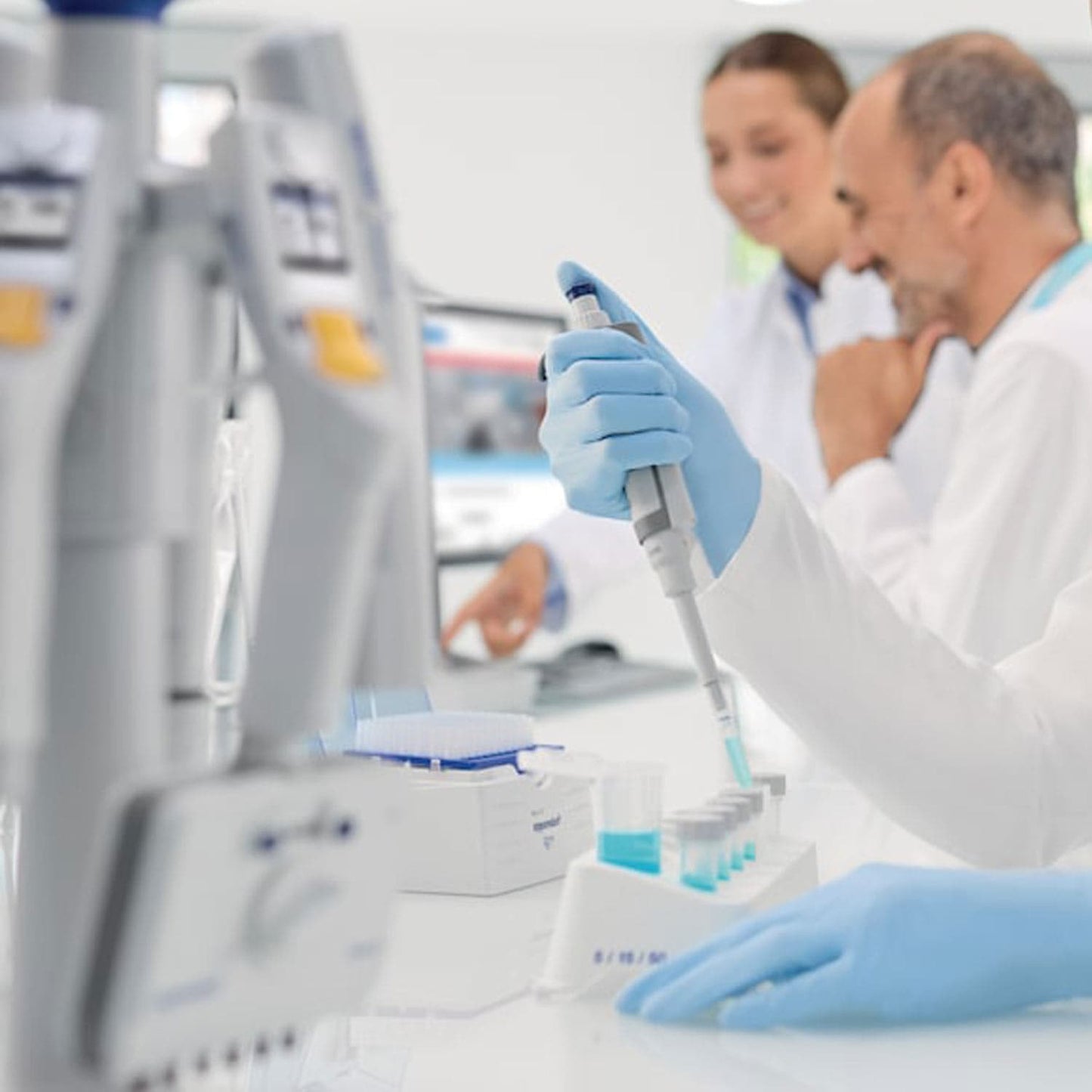 Eppendorf Research plus Einkanalpipette - für präzises Pipettieren im Labor, ACT Environmental - Med-Praxisbedarf