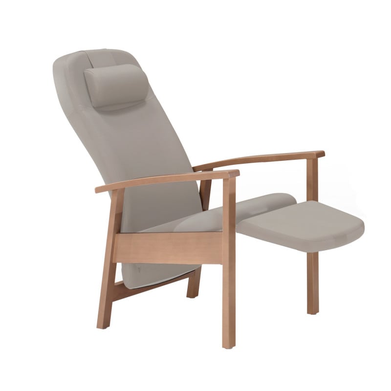 Holz-Pflegestuhl Talo Classic - Armlehnen-Detail und ergonomische Form - Med-Praxisbedarf