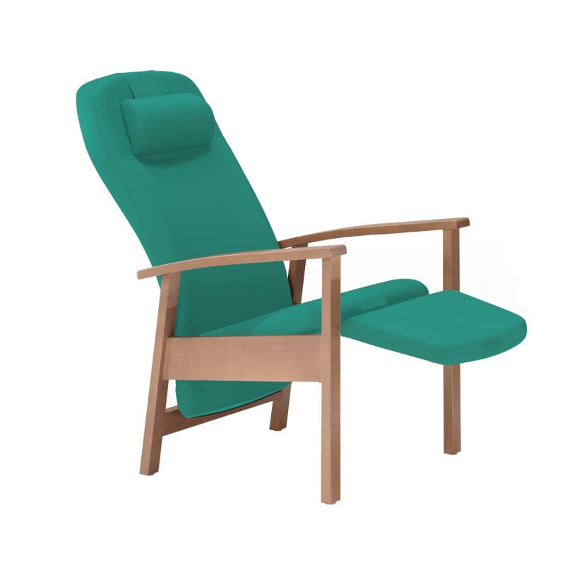 Holz-Pflegestuhl Talo Classic im Einsatz - Ruhesessel für Wartebereich oder Behandlungszimmer - Med-Praxisbedarf