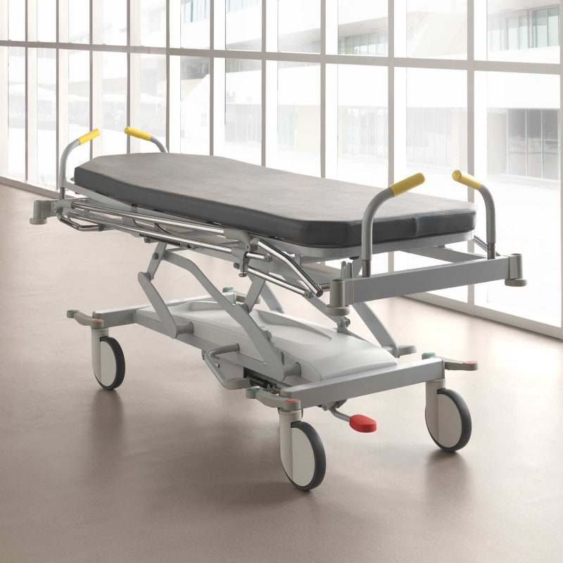 Stretcher Vico im klinischen Einsatz - fahrbare Bahre für Pflegeeinrichtungen - Med-Praxisbedarf
