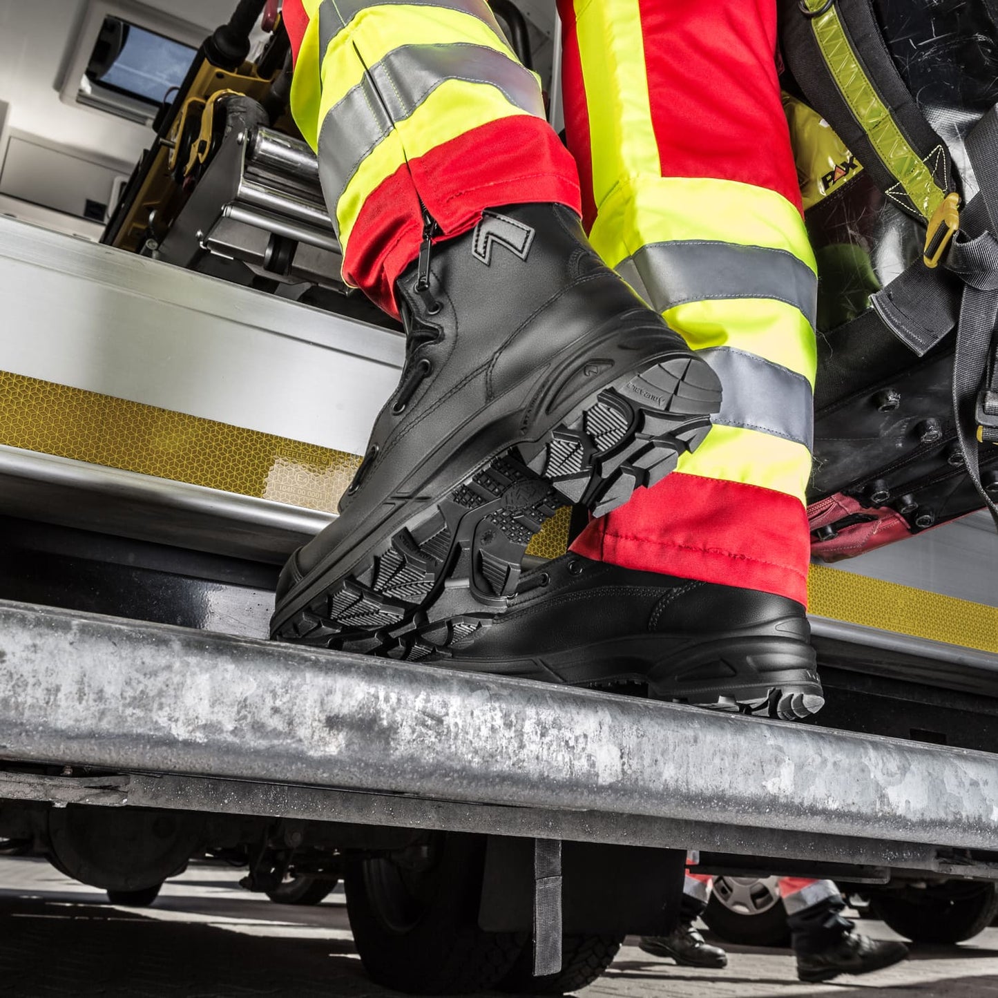Haix Airpower XR1 lady Stiefel von der Seite - Einsatzstiefel für Rettungsdienst und Pflege - Med-Praxisbedarf