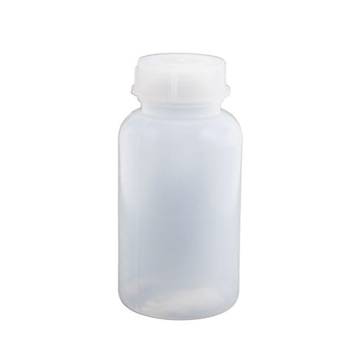 Gefüllte Weithalsflasche mit Skala - präzise Volumenmessung für Flüssigkeiten - Med-Praxisbedarf