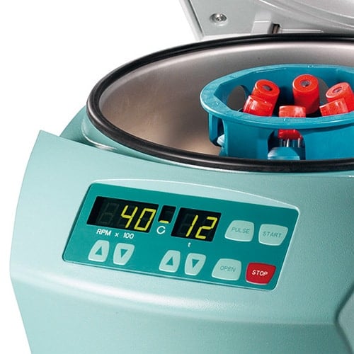 Hettich EBA 270 Tischzentrifuge Detailansicht - zeigt Rotoraufnahme und Gehäusedesign - Med-Praxisbedarf