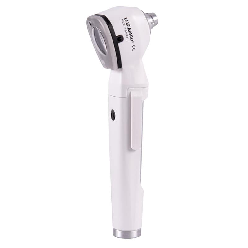 LED-Otoskop LuxaScope Auris im Einsatz - simuliert Untersuchung am Ohr - Med-Praxisbedarf