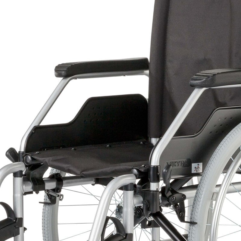 Faltbarer Rollstuhl BUDGET 9.050 - mobiler Patienten-Transportrollstuhl von MEYRA - Med-Praxisbedarf