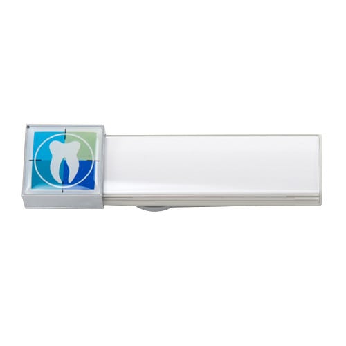 Magnet-Namensschild von der Seite - zeigt Stärke und Material der Magnete - Med-Praxisbedarf