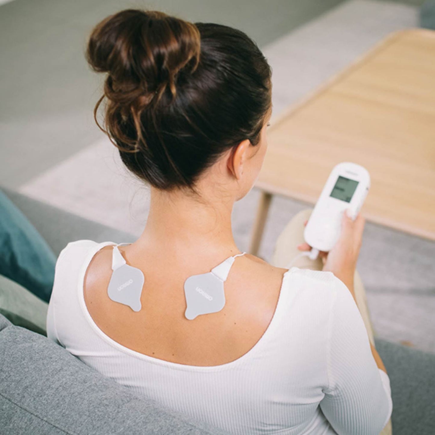 Omron Heat TENS Gerät - elektrische Nervenstimulation kombiniert mit wohltuender Wärmetherapie - Med-Praxisbedarf