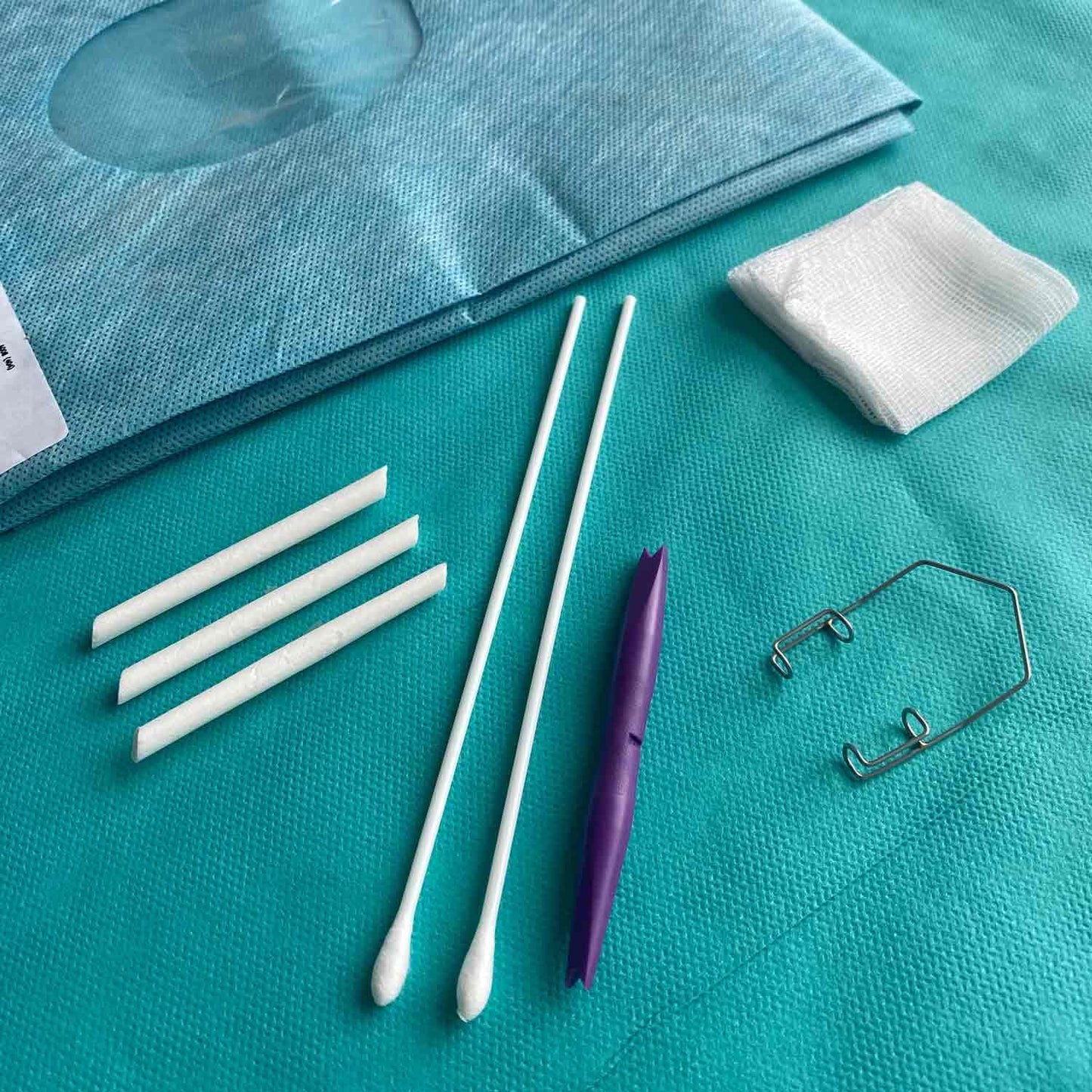 CombiSet IVOM Standard-Set geöffnet - Inhalt: sterile Abdeckung, Pinzette, Kanüle - Med-Praxisbedarf