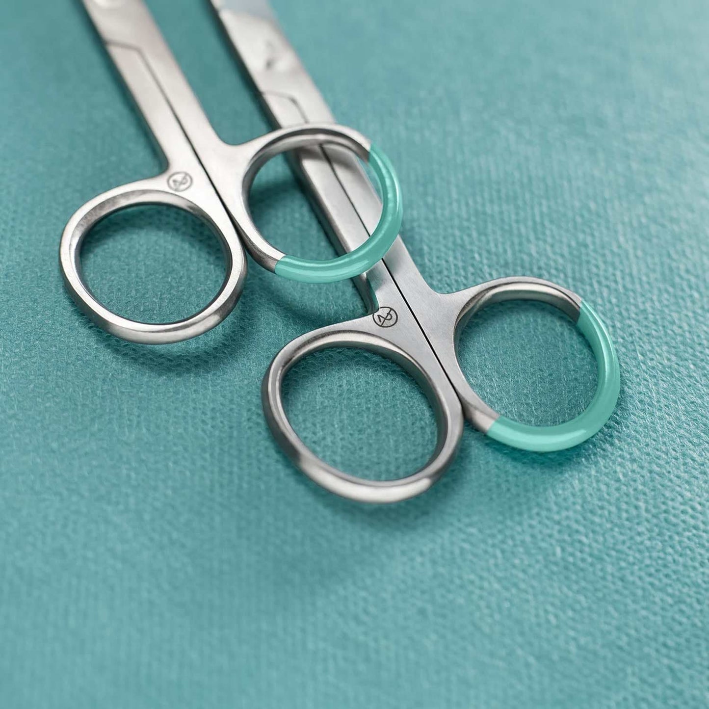 Medizinische Nagelschere gebogen - aus Dispenser für schnellen Zugriff im Praxisalltag - Med-Praxisbedarf