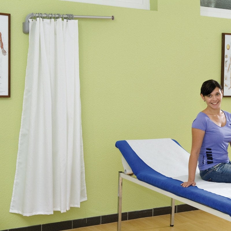 Teleskop-Raumteiler-System grün - Raumteilung und Sichtschutz im Einsatz - Med-Praxisbedarf