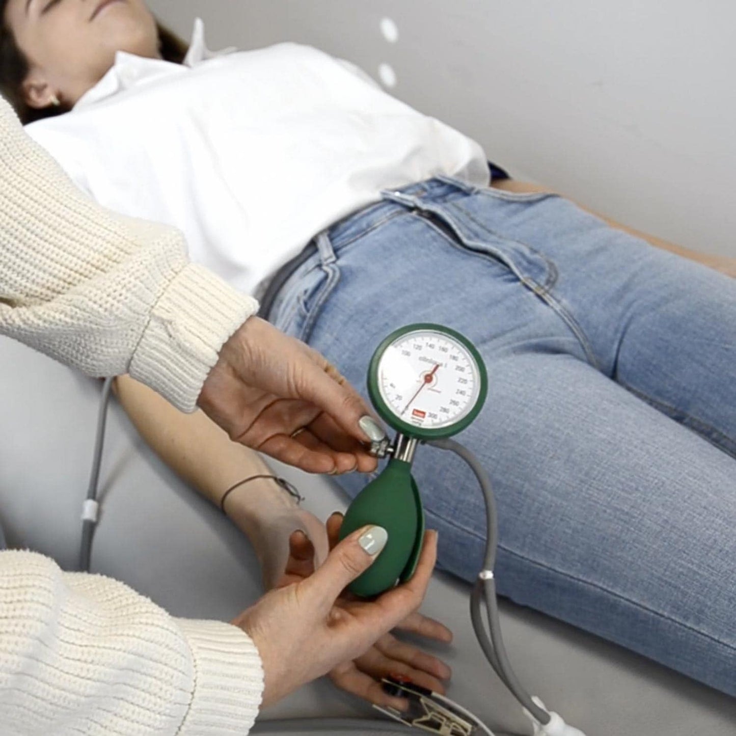 AngE™ Basic ABI im Einsatz - Messung der peripheren arteriellen Verschlusskrankheit (pAVK) - Med-Praxisbedarf