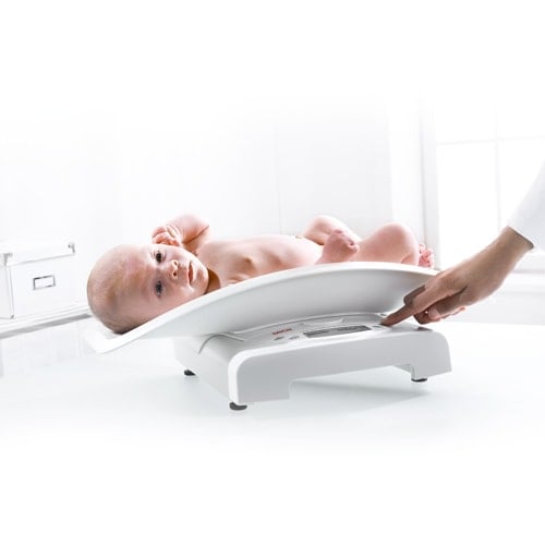 Seca 384 im klinischen Einsatz - vielseitige Babywaage für Neugeborene und Säuglinge - Med-Praxisbedarf
