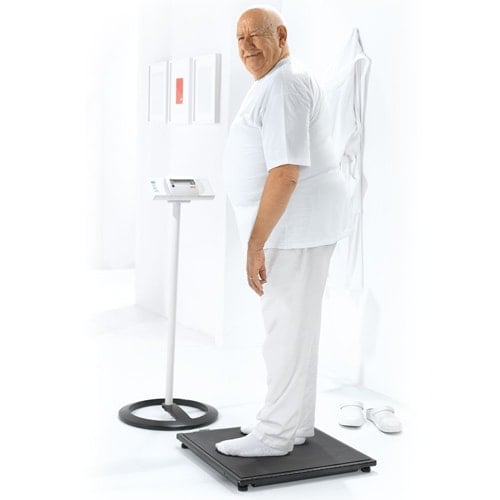 Display und Bedienfeld der Seca 635 Waage - klare Anzeige des Gewichts für Praxis und Klinik - Med-Praxisbedarf
