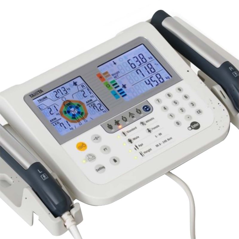 Tanita MC-780 MA Frontansicht - mit Handelektroden und großem Touchscreen-Display - Med-Praxisbedarf