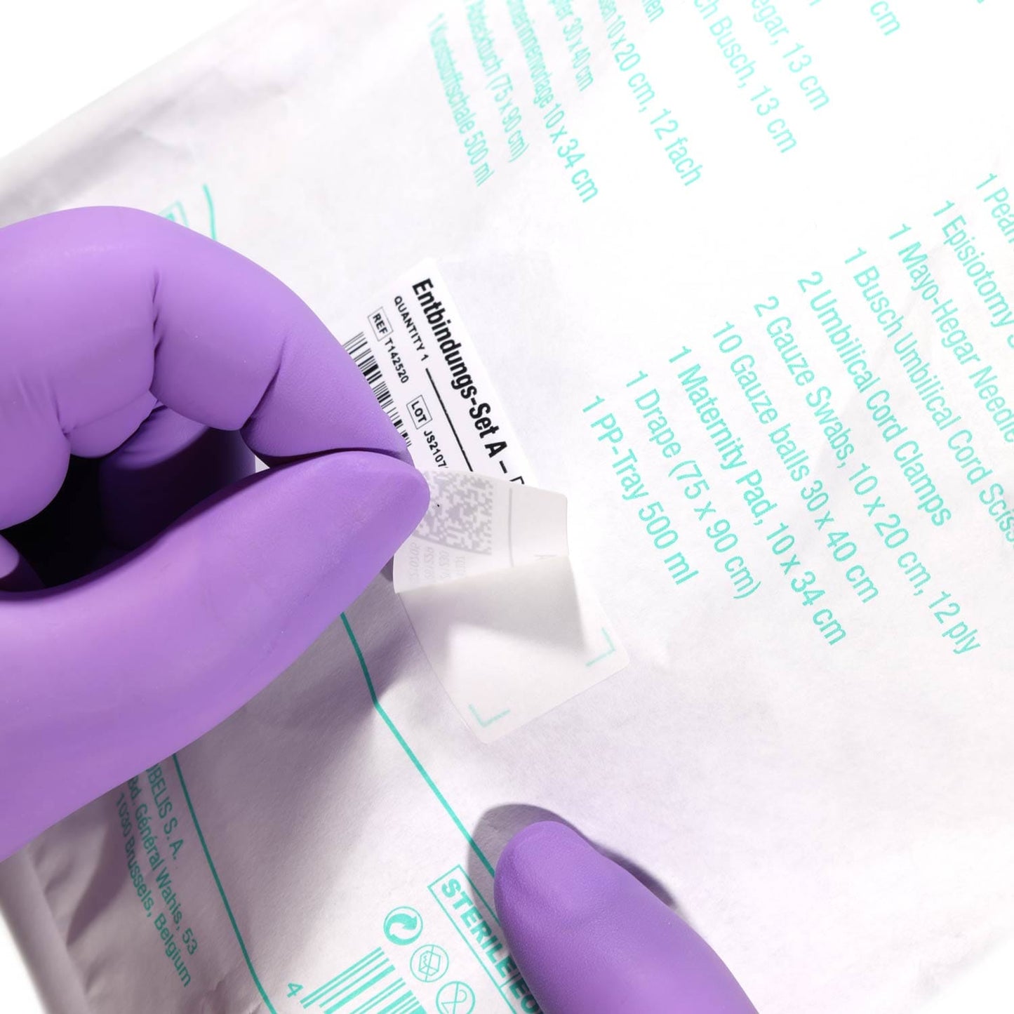Teqler Entbindungs-Set A geöffnet - zeigt hygienische Verbrauchsartikel und Werkzeuge - Med-Praxisbedarf