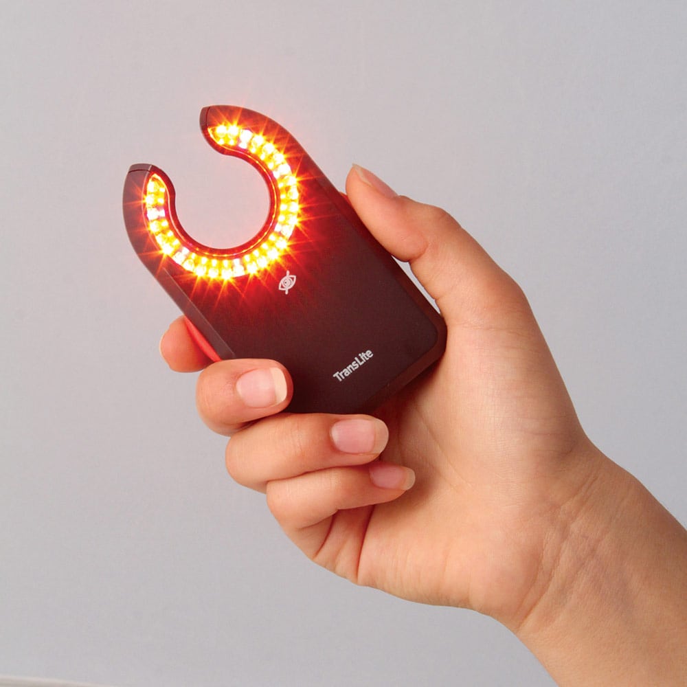 Veinlite LED+ Venenfinder in Anwendung - zur sicheren Venenpunktion bei Erwachsenen - Med-Praxisbedarf