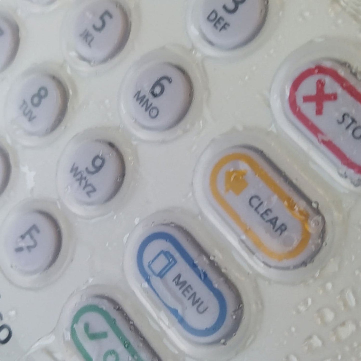 Silikon-Tastaturschutzmatte Detailansicht - flexible, leicht zu reinigende Schutzhülle für Kartenterminals - Med-Praxisbedarf