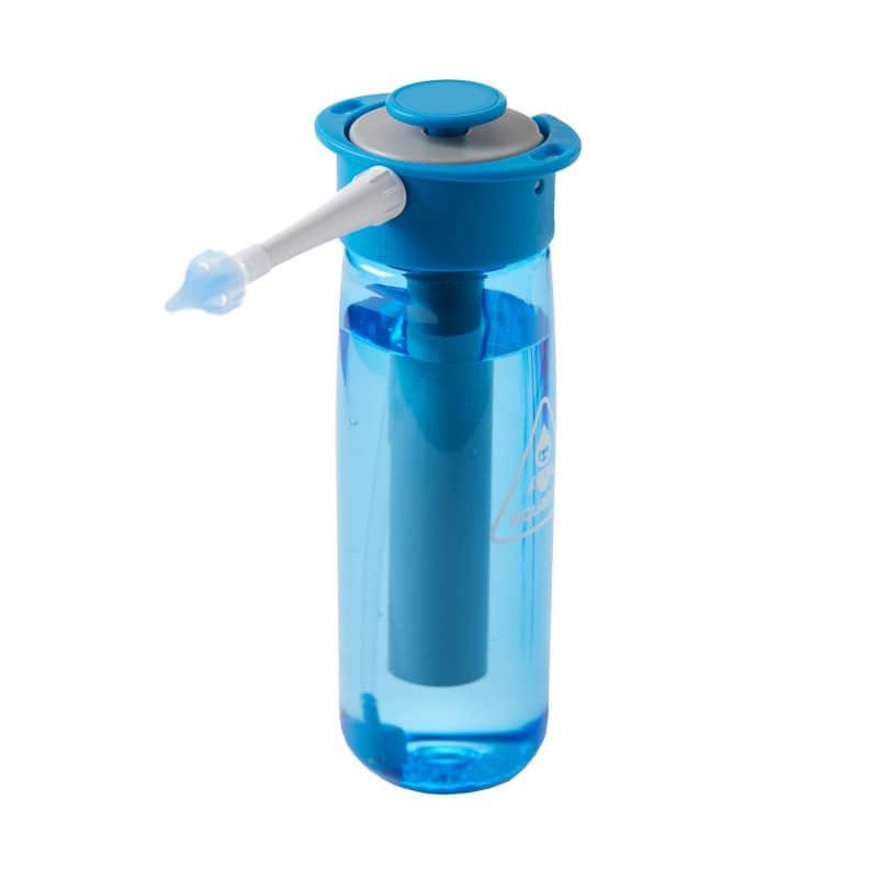 Bedienung des Aquabot Starter Set - zeigt Anwendung des Ohrspülsystems zur Reinigung des Gehörgangs - Med-Praxisbedarf