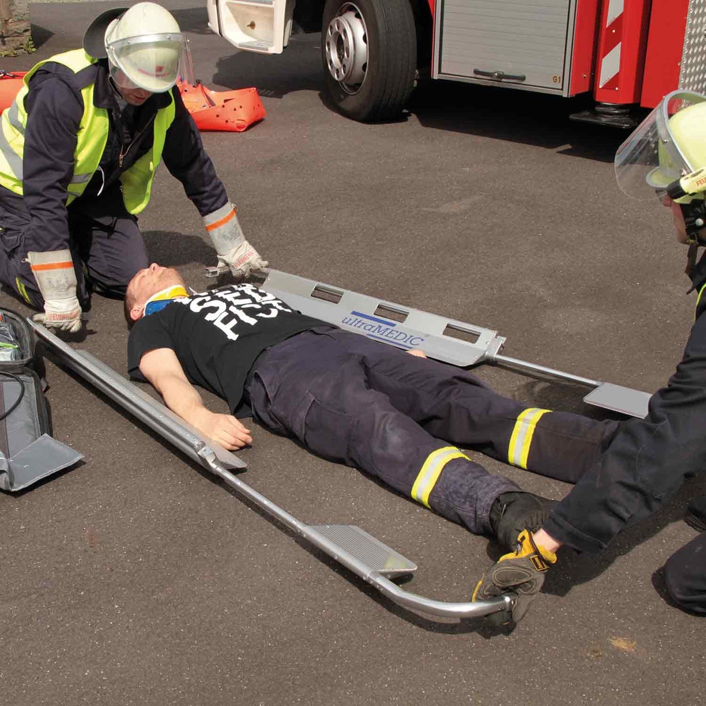 ultraSCOOP Stretcher Detailansicht - Sicherheitsgurte, Schaufelmechanik, medizinischer Einsatz - Med-Praxisbedarf